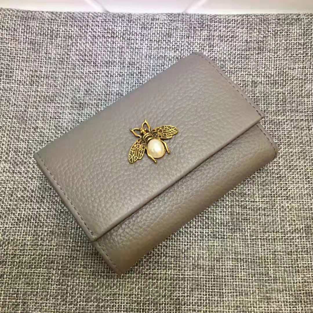 レディース二つ折り財布 蜂モチーフ金具付きコンパクト二つ折り財布